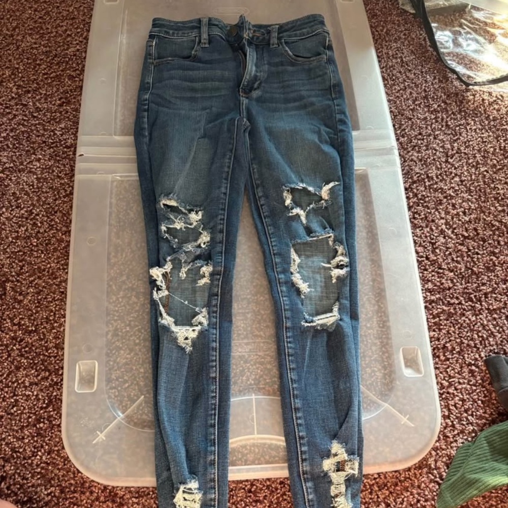 AE women’s dark wash skinny jeans